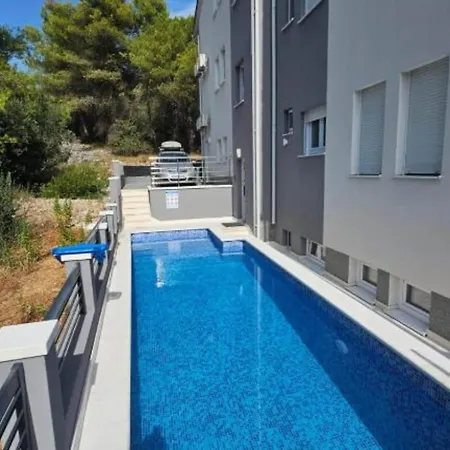 Apartment Spacious With Outdoor Swimming Pool In - Classic Two Bedroom Trogir