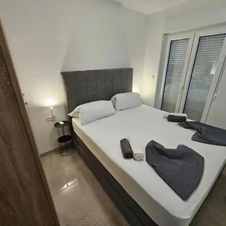 Spacious With Outdoor Swimming Pool In - Classic Two Bedroom Trogir